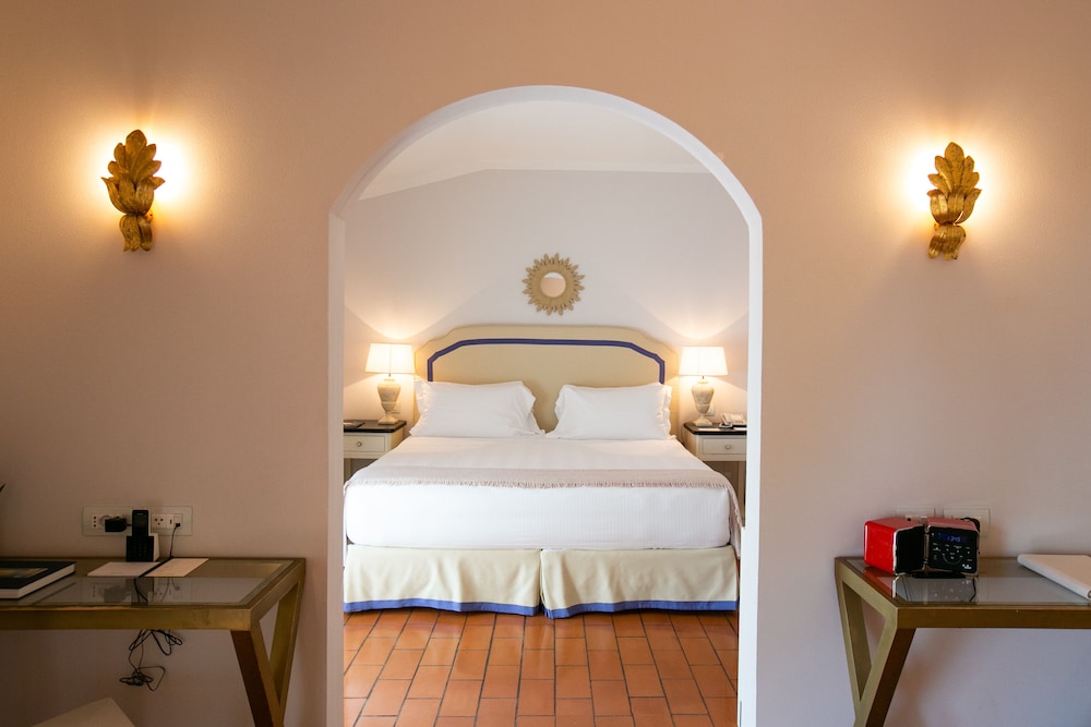 Hotel Il Pellicano 48/83