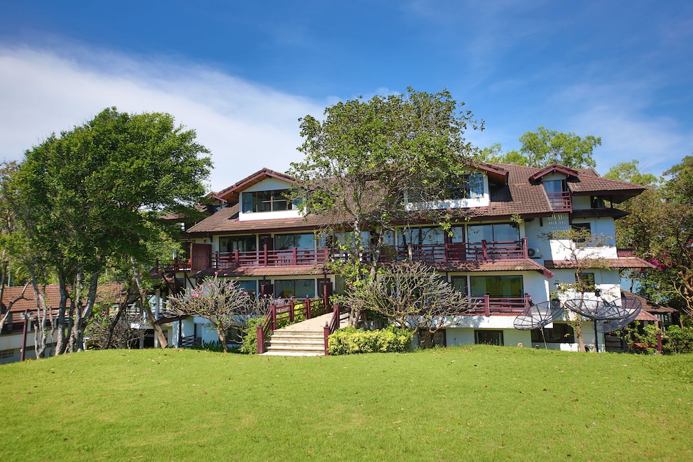 Rayong Resort Hotel 2/65