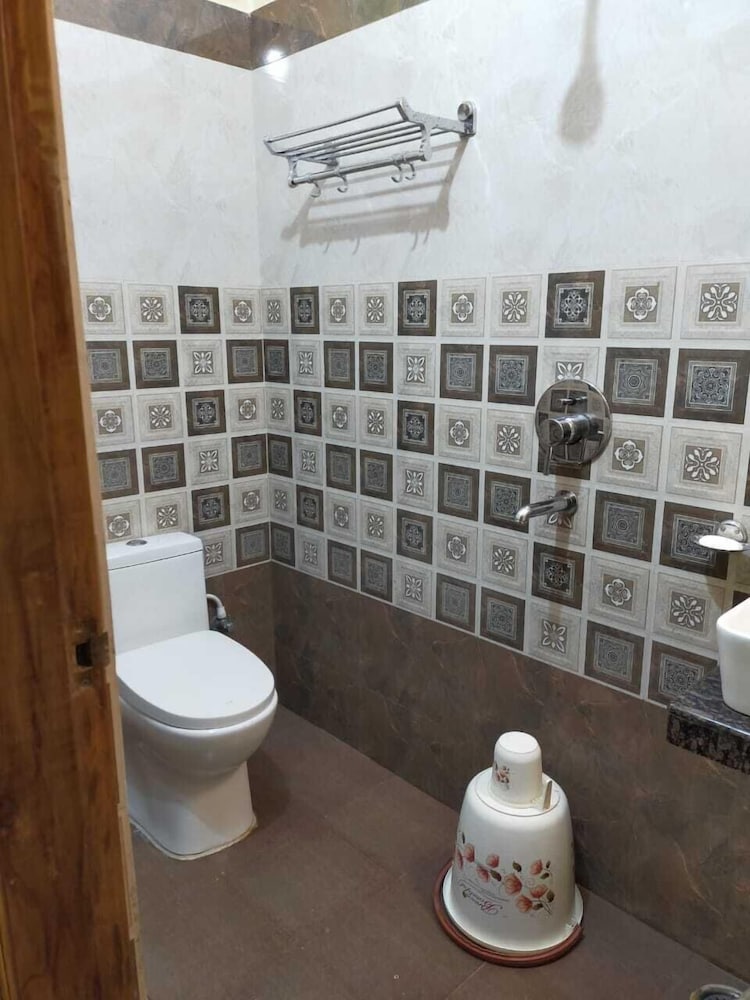 Hotel Prabhat 49/50