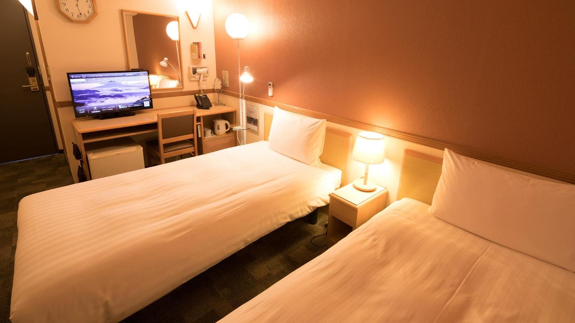 Room, Twin Beds, Toyoko inn tokuyama-eki shinkansen-guchi 4/7