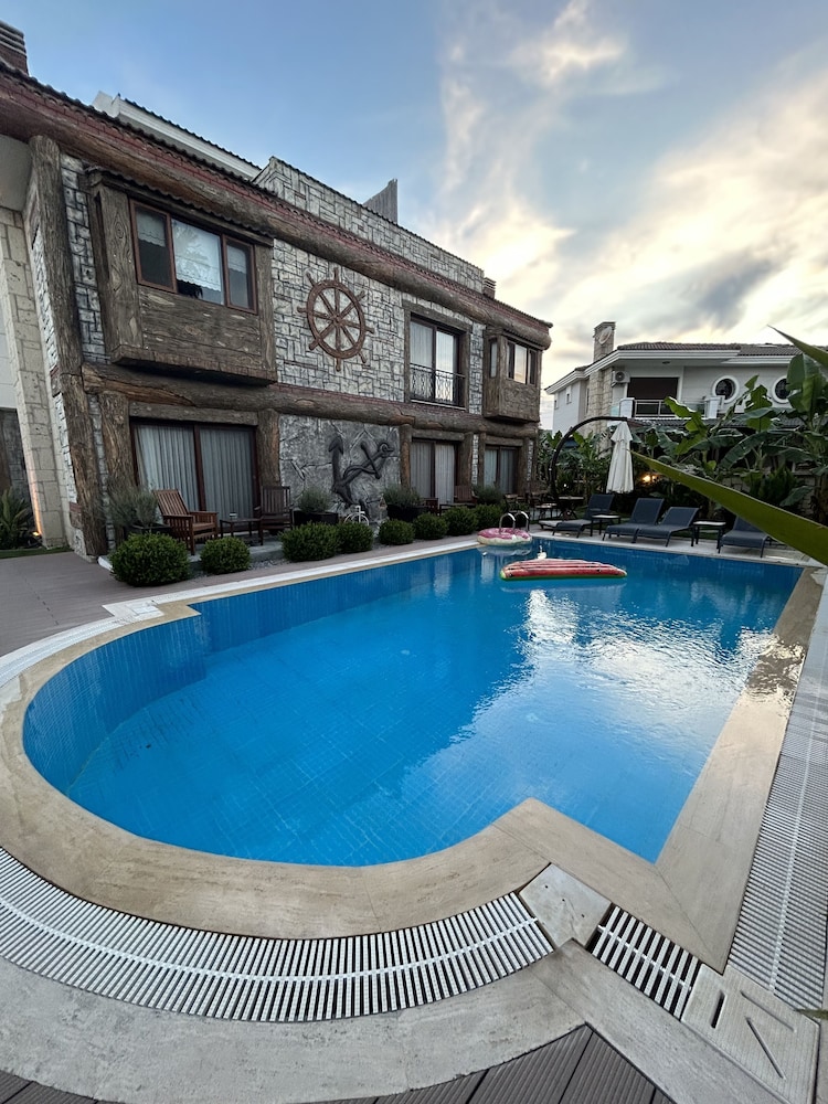 Pupa Alacati Butik Otel 2/43