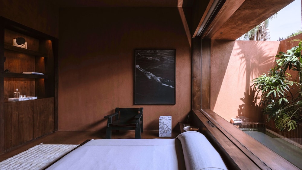 FURTHER HOTEL 24/59