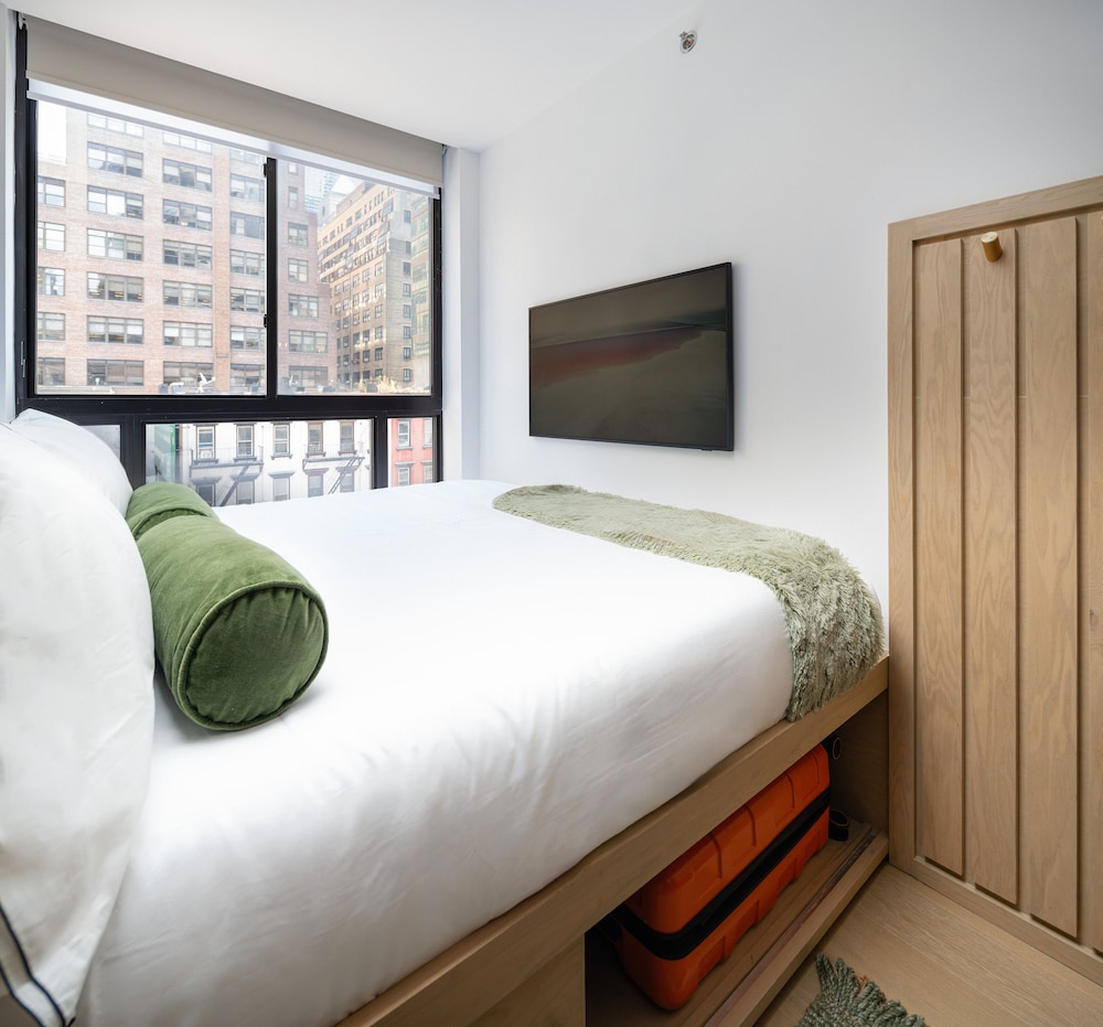 Hotel 837 12/50