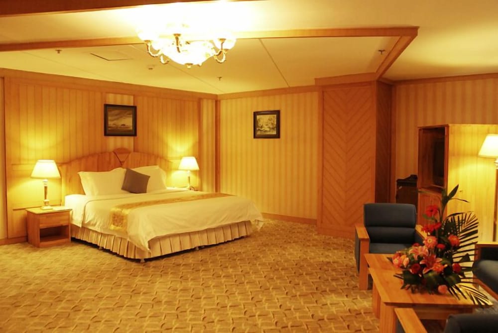 Phoenix Hotel Inner Mongolia 4/15