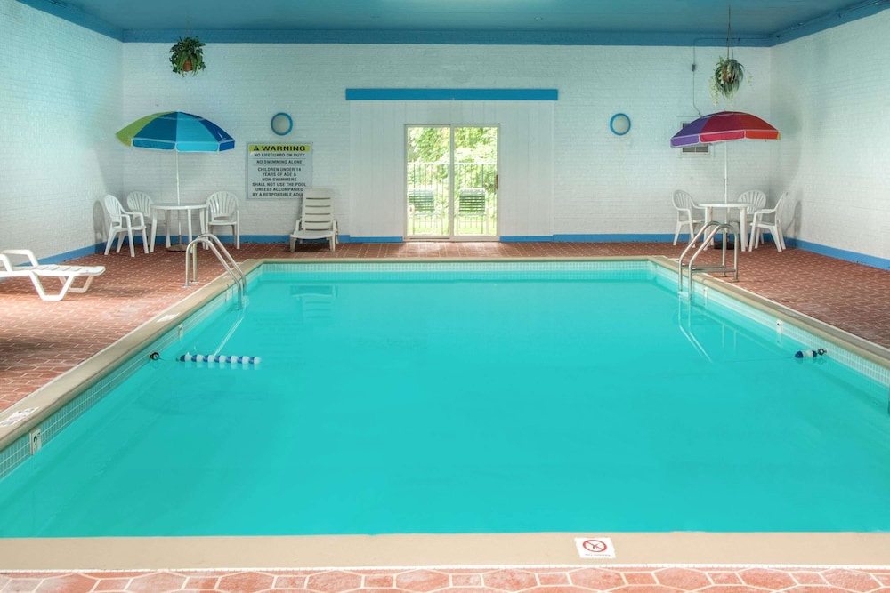 Days Inn by Wyndham Portage/Indiana Dunes National Park 14/21