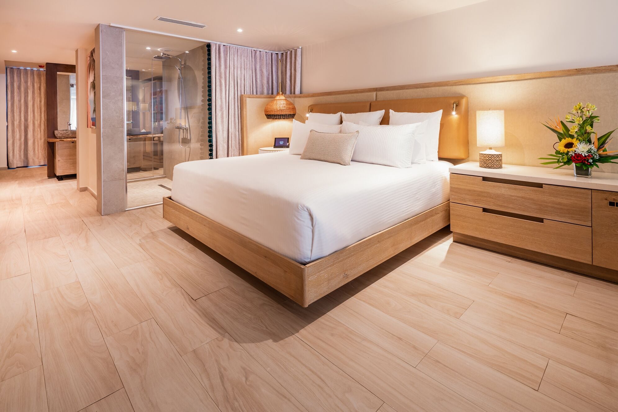 Master, Suite, King Bed, Pool View