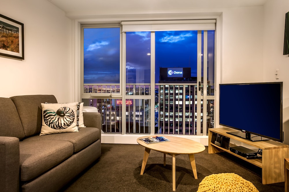 Barclay Suites 47/61
