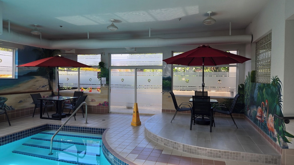 Coast Abbotsford Hotel And Suites 35/50