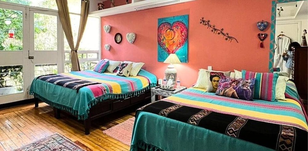 2 Queen Beds, Pet Friendly, Balcony, Bathtub