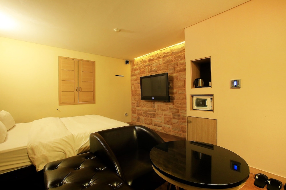 TARA HOTEL 14/40
