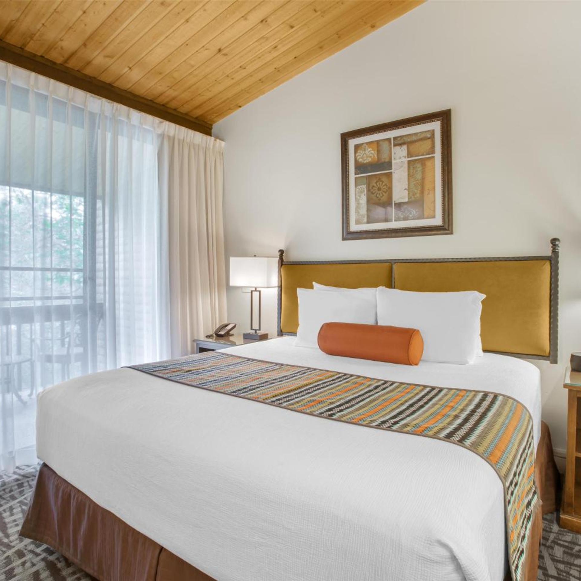 2 Bedrooms, Villa, King and Queen Bed, Two Story, Sofa