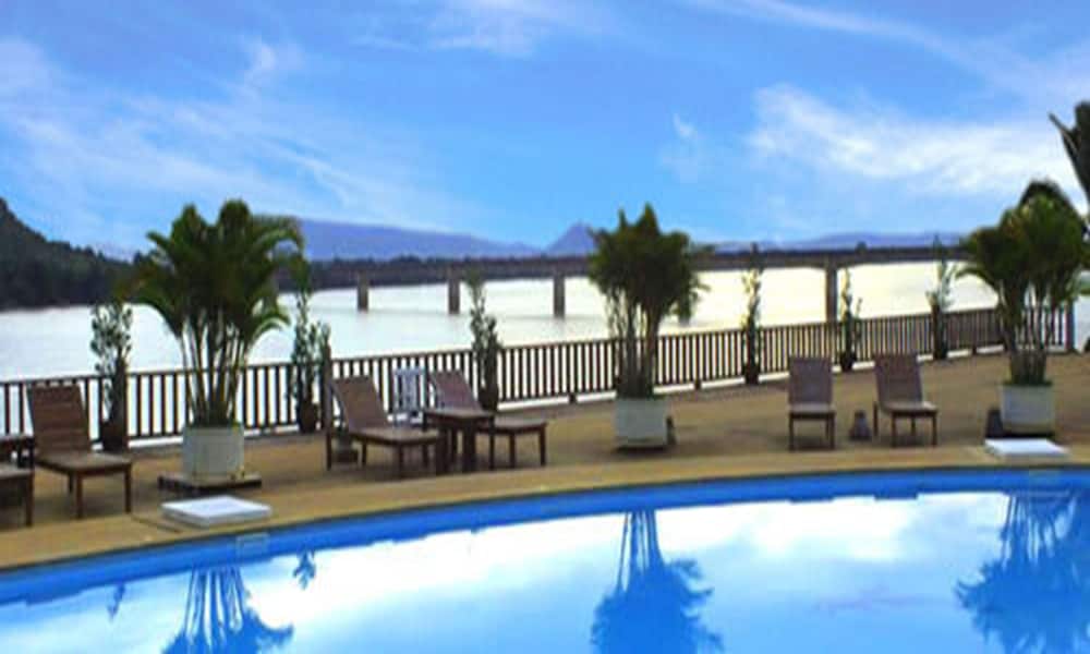 Arawan Riverside Hotel 9/65