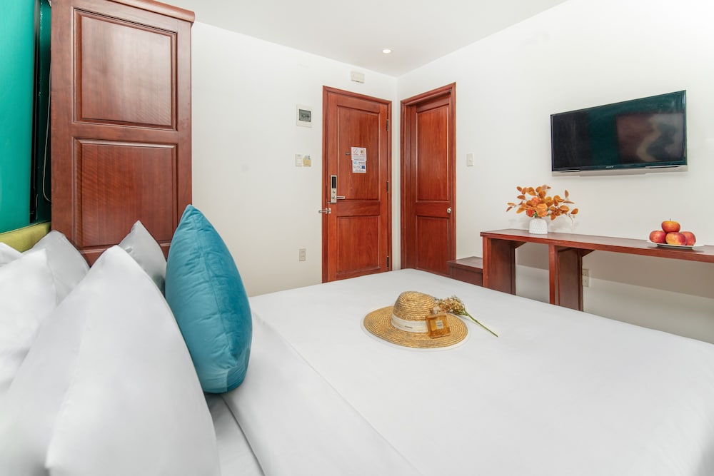 May Beach Hotel 31/43