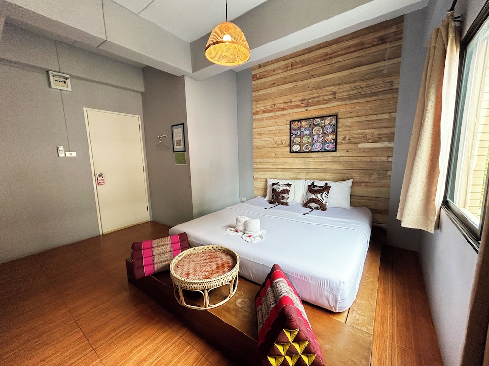 Hide Bangkok Hostel 23/69