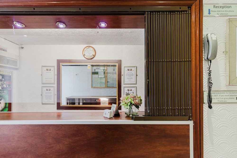 Falcon Hotel 7/50