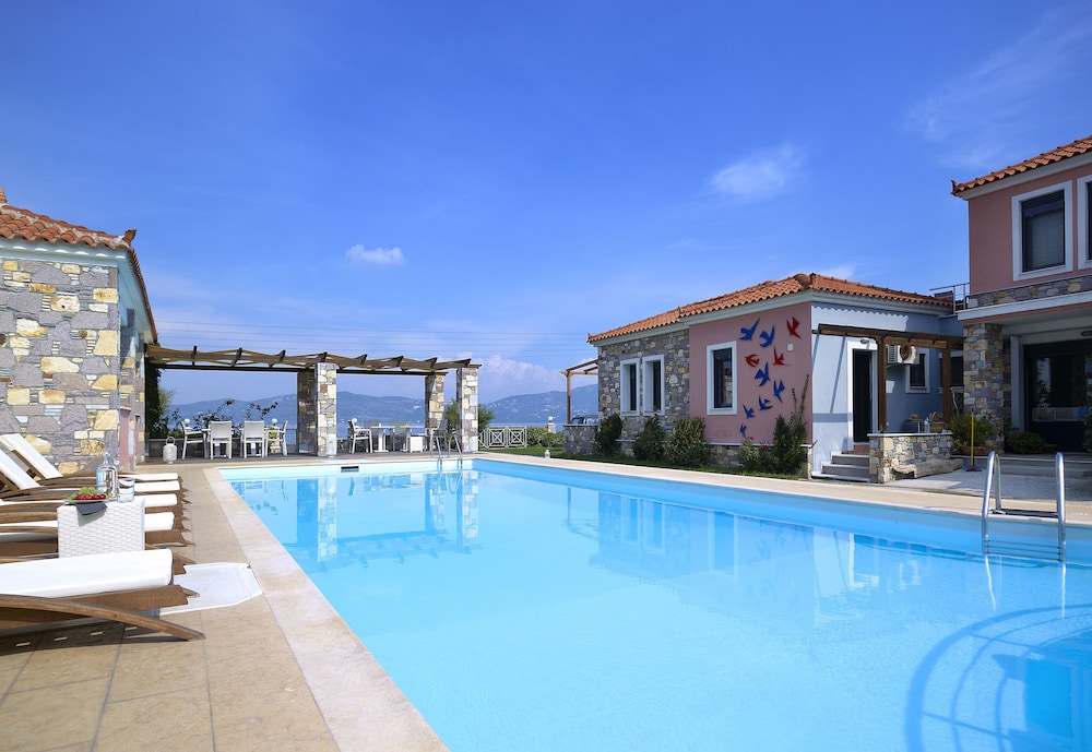 Aeolis Apartments & Studios 67/67