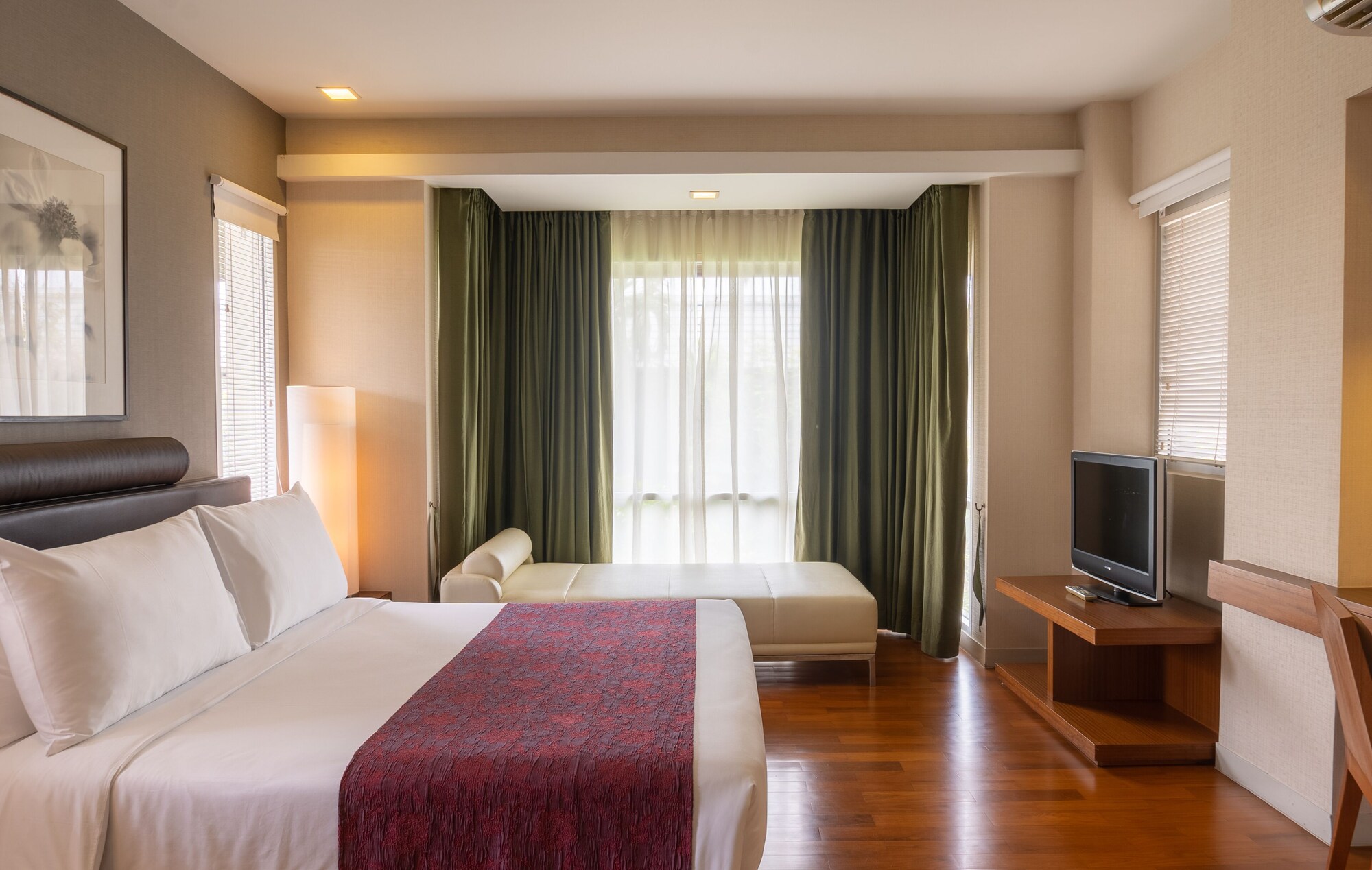 2 BEDROOMS, FAMILY SUITE, DELUXE, KING BED