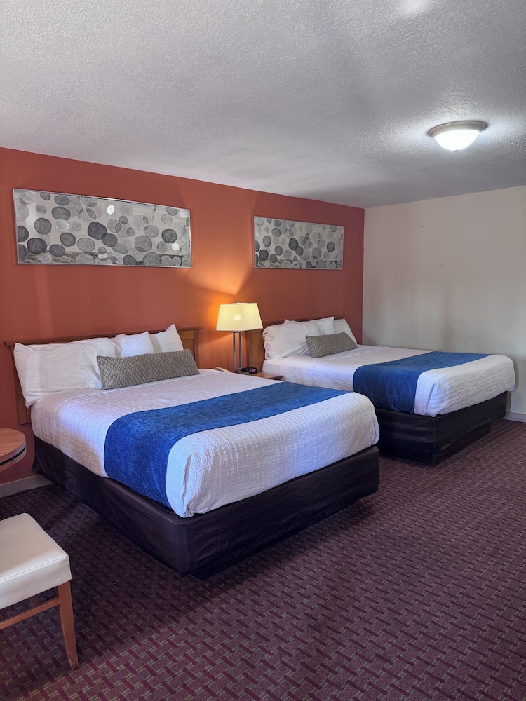 ROOM, 2 QUEEN BEDS, SMOKING