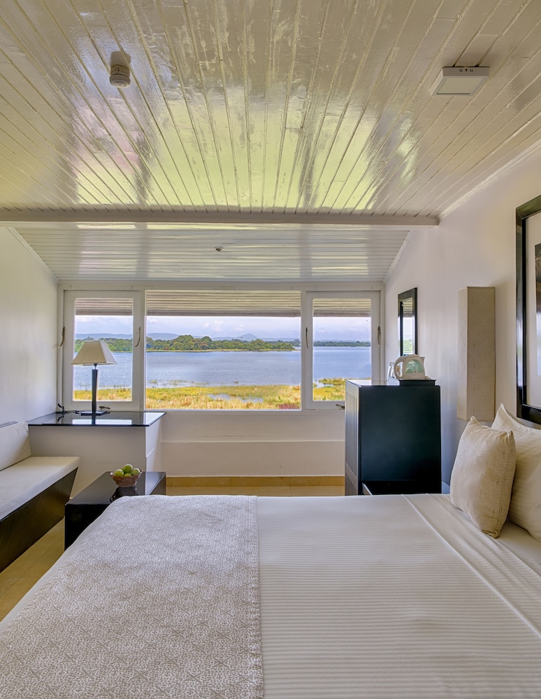 The Lake Hotel 20/50