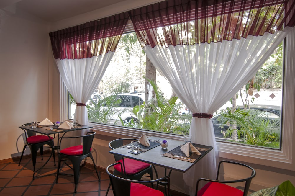 La Rose Suites 33/50
