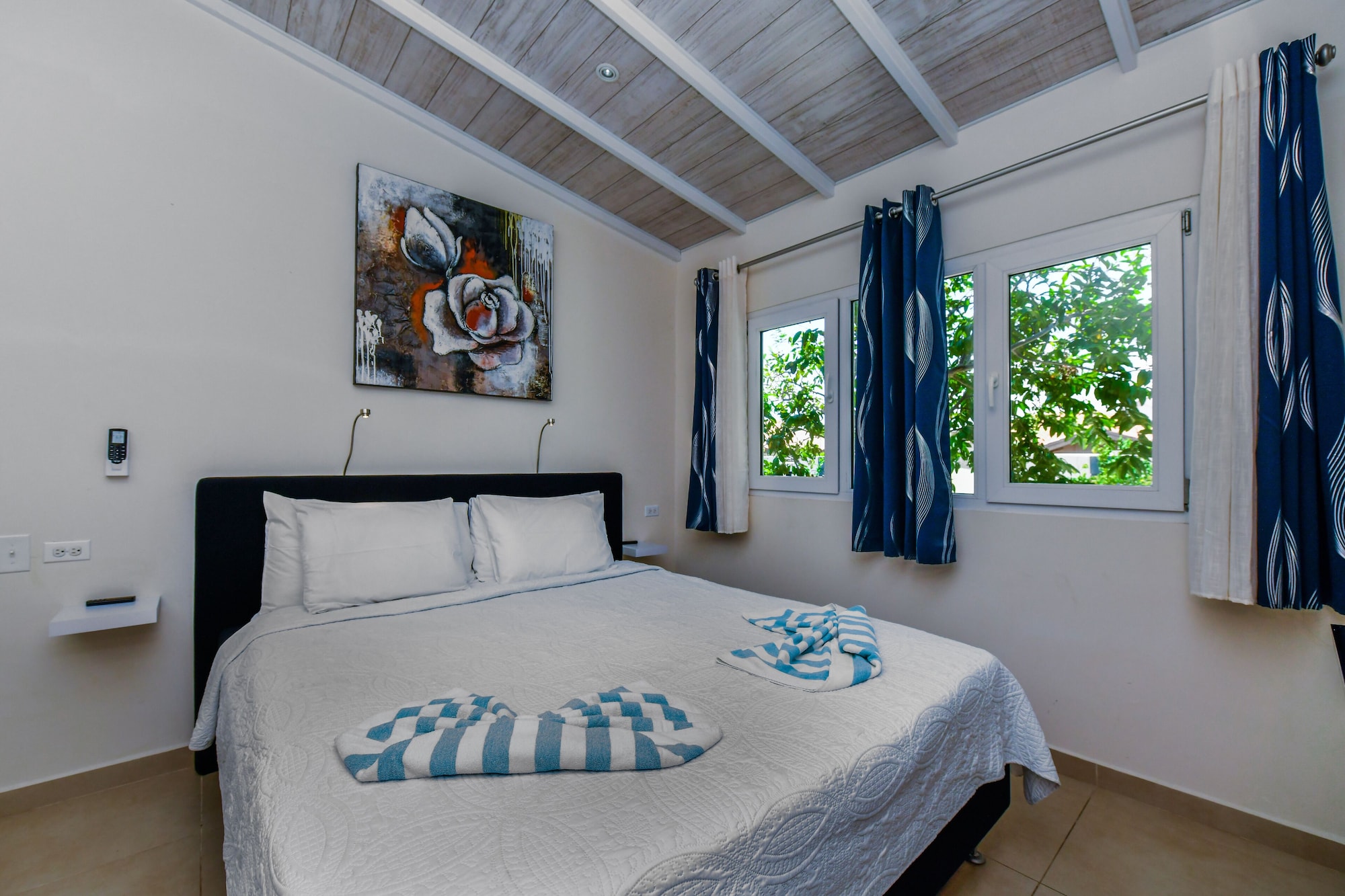 Villa, Twin Beds, 2 King Beds, Pool Side, Private Garden, Hot Tub, Xxl