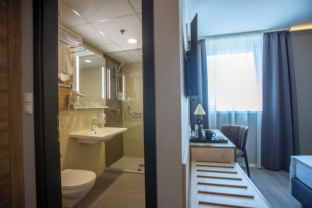 Expo Tower Hotel by Mellow Mood Hotels 82/82