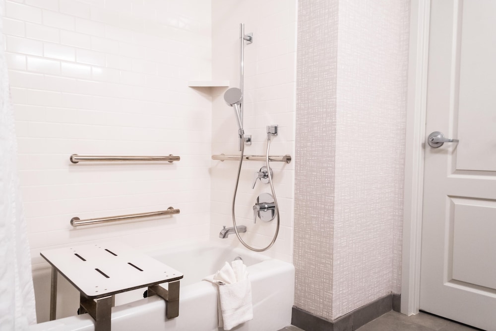 غرفة بسريرين كوين لذوي الإعاقة، Hampton Inn Chicago Saint Charl 3/4