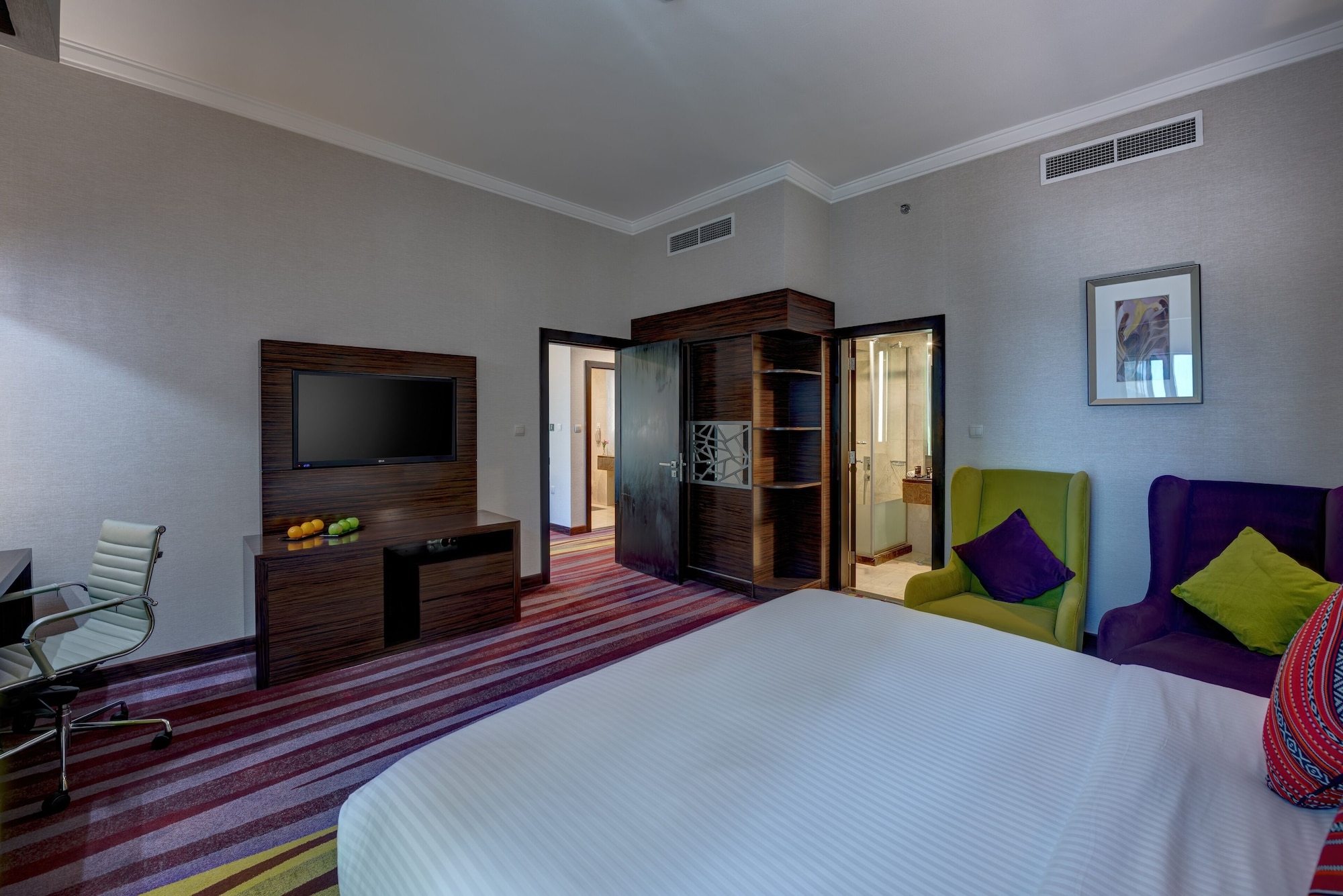 EXECUTIVE, SUITE