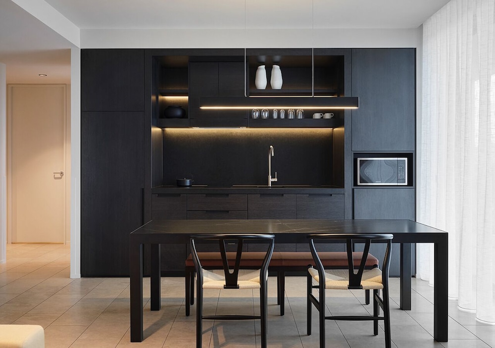 Burbury Hotel & Apartments 41/49