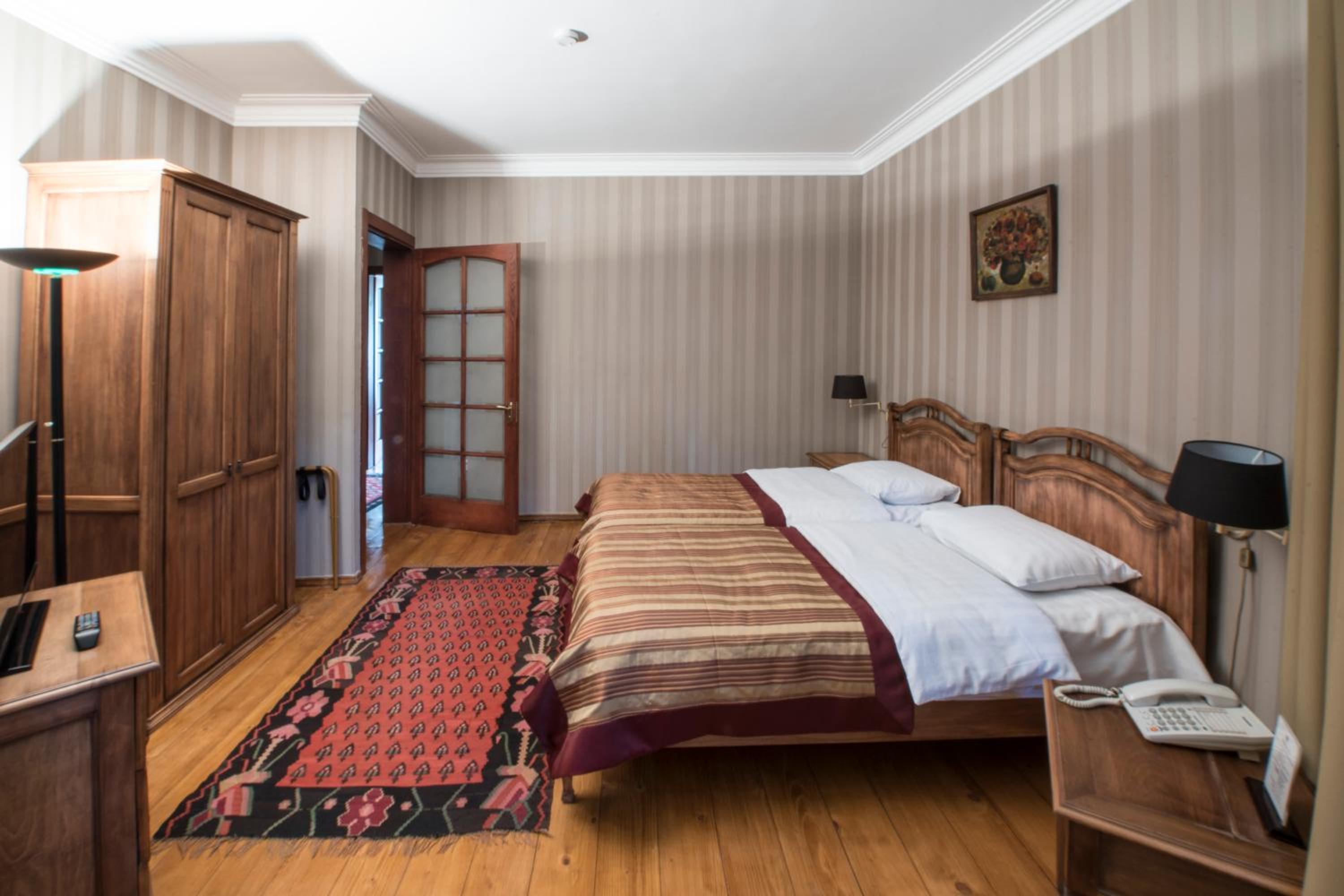 SUITE, BALCONY