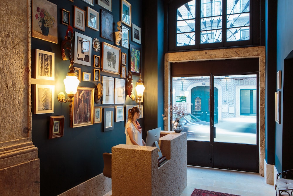 Dear Lisbon - Gallery House 40/53