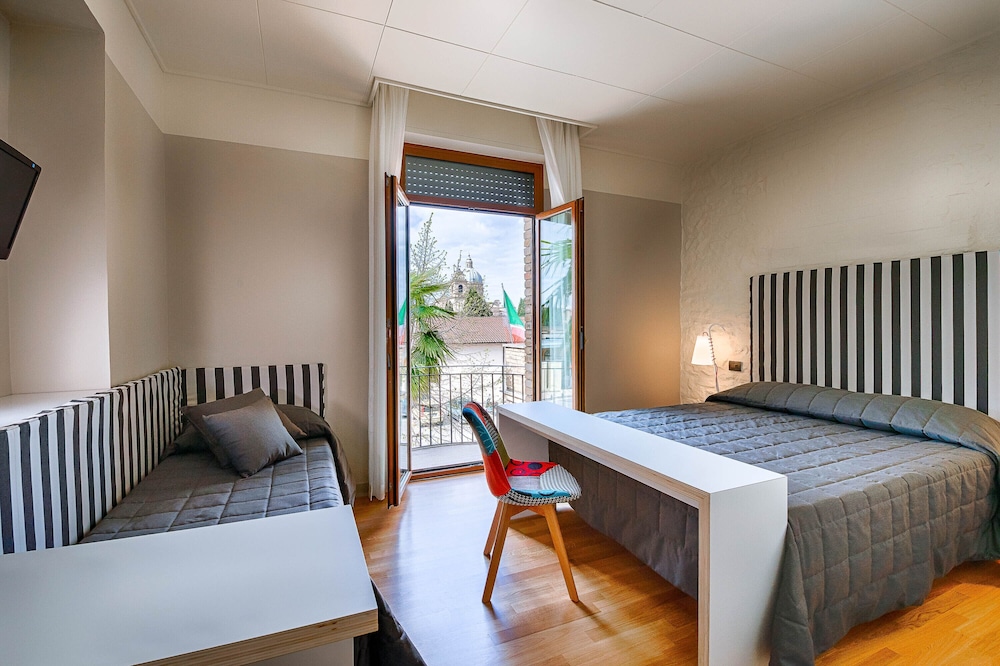 Hotel Moderno Assisi 18/50