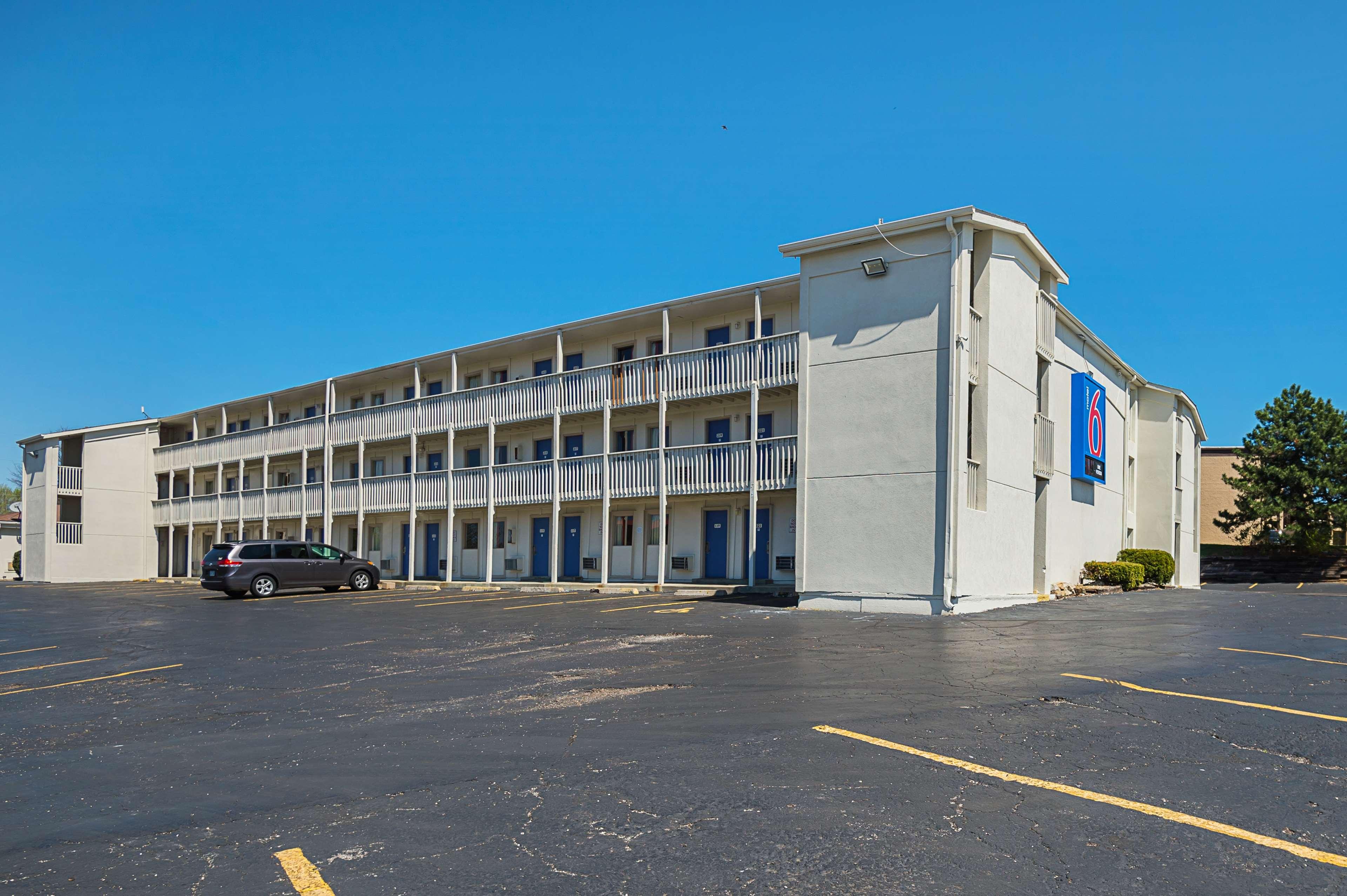 Motel6 Blue Springs, MO 18/24