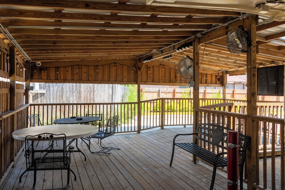 Budget Inn & Suites 40/56