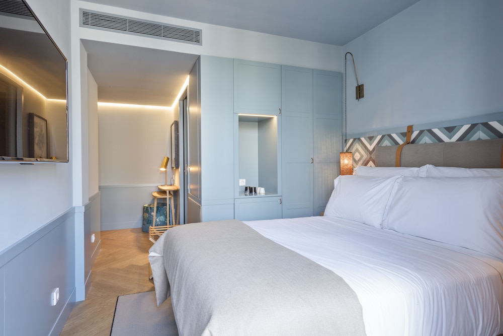 CLUB, DOUBLE BED