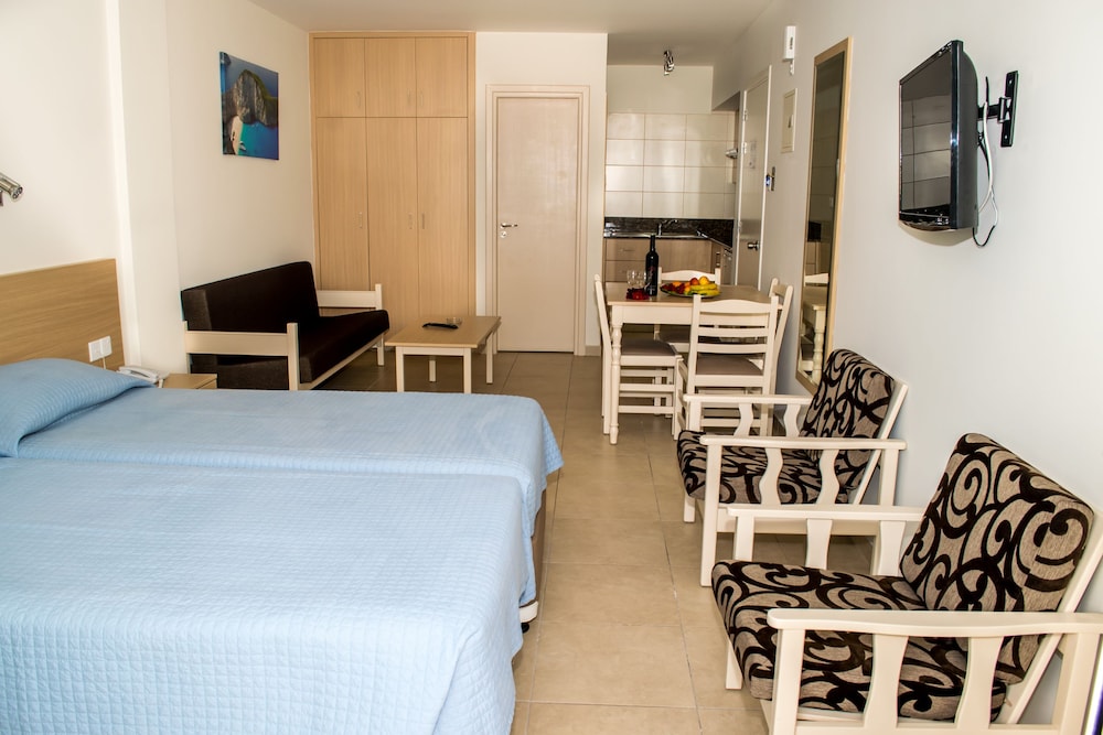 Christabelle Hotel Apartments 13/38