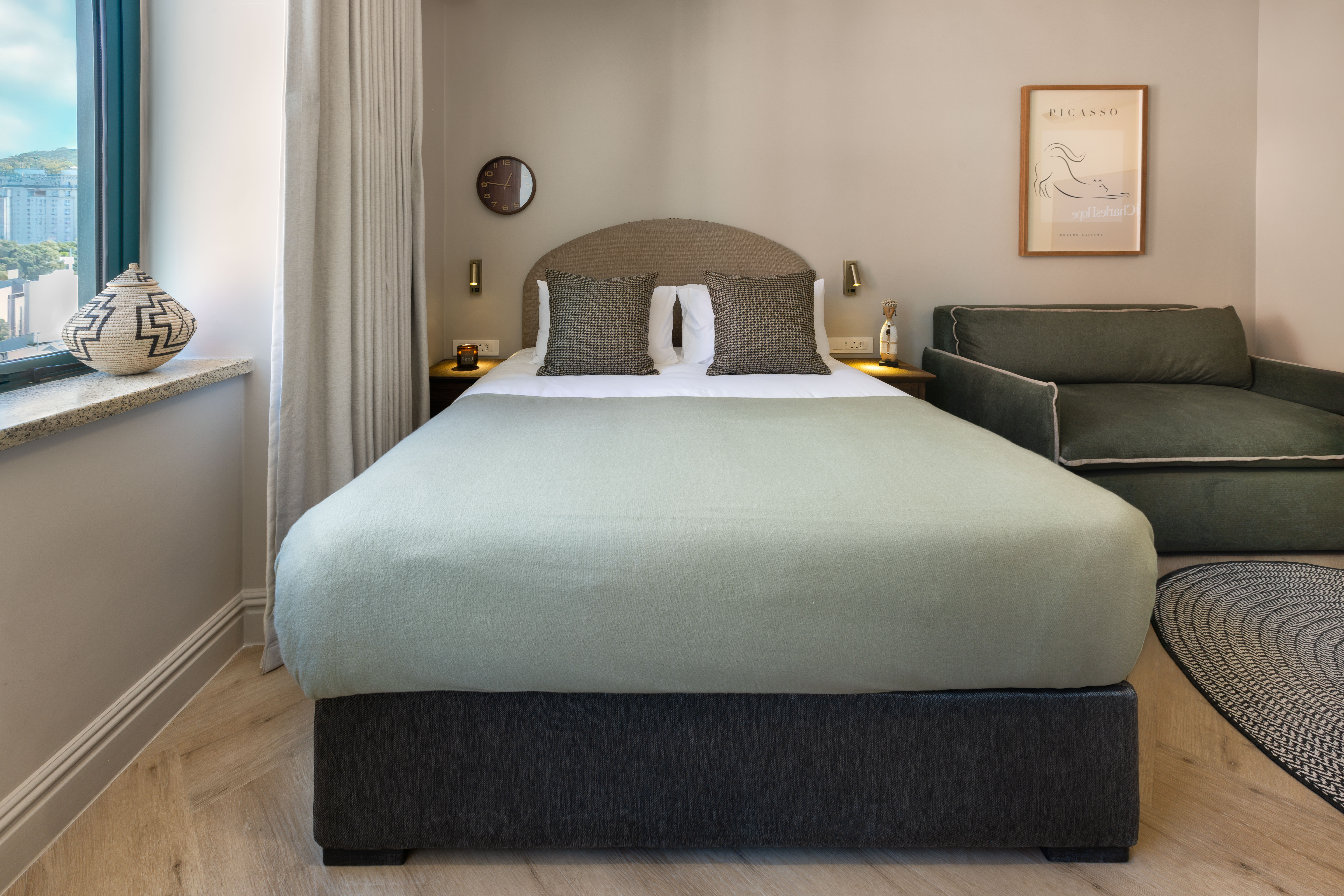 Charles Hope Boutique Hometel 34/69