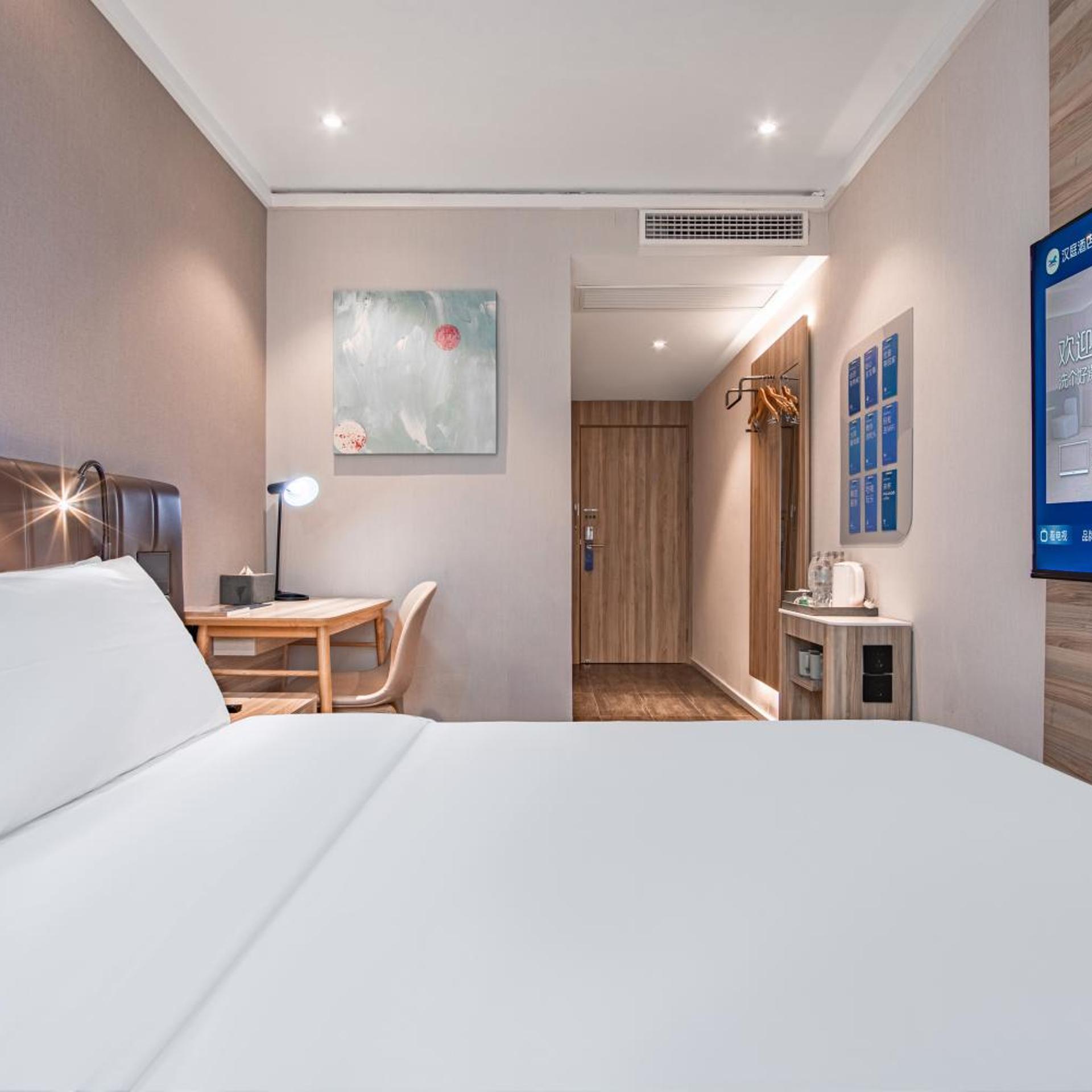 HanTing Premium Hotel (Shanghai Loushanguan Road Subway Station) 15/50