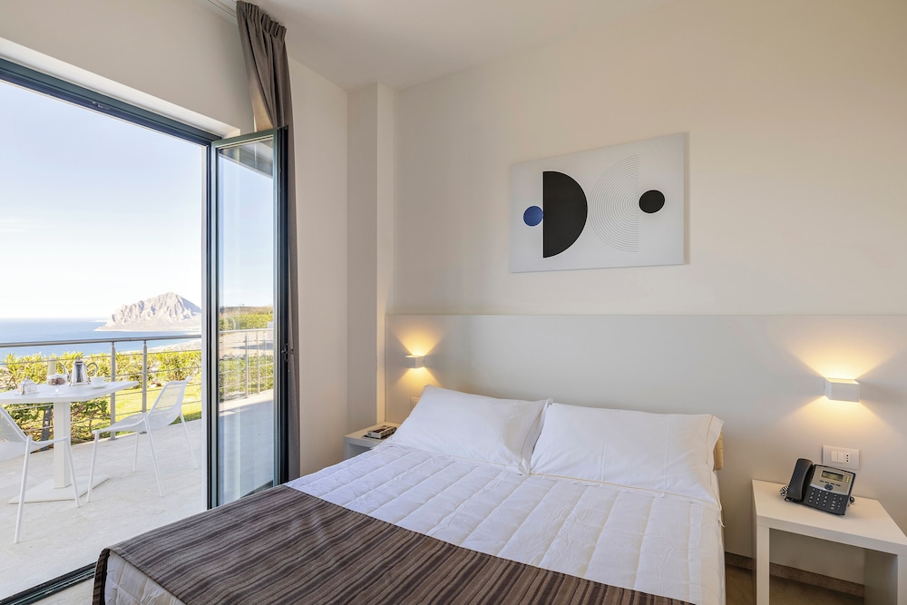 Room, Double Bed, Garden View