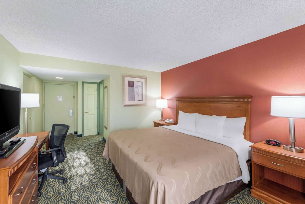 Standard, King Bed, Working Area, Patio