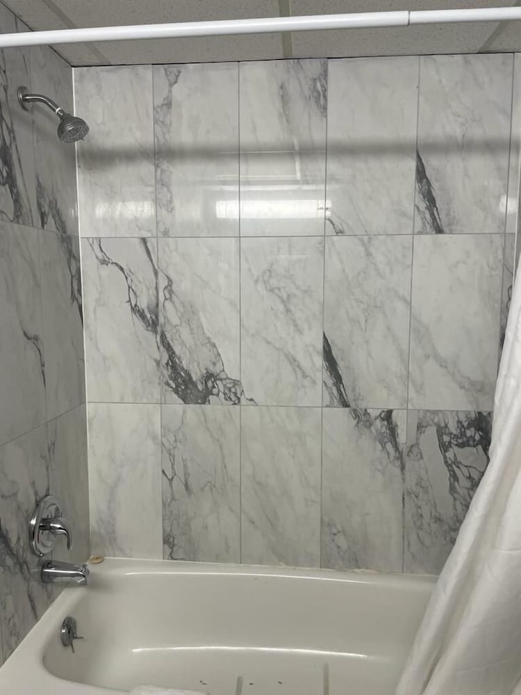 Niagara Lodge Suites 68/68