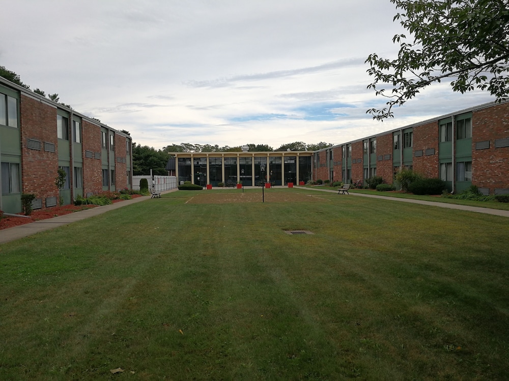 Mystic River Hotel & Suites 42/50
