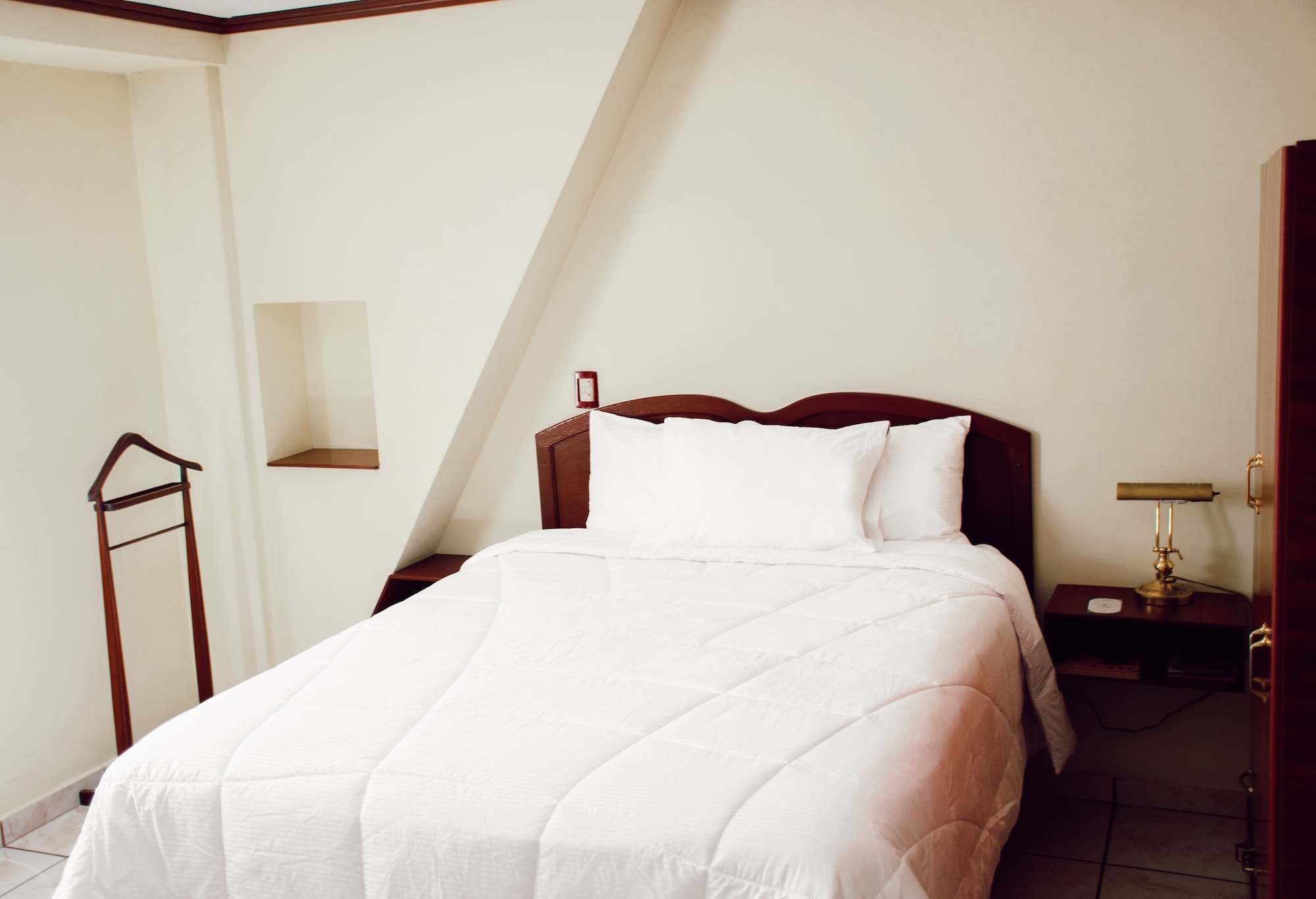 1 BEDROOM, SUITE