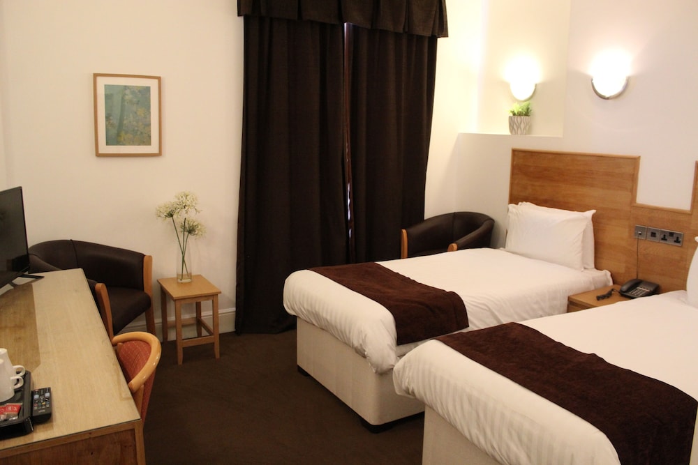 Four Saints Brig Y Don Hotel 9/30