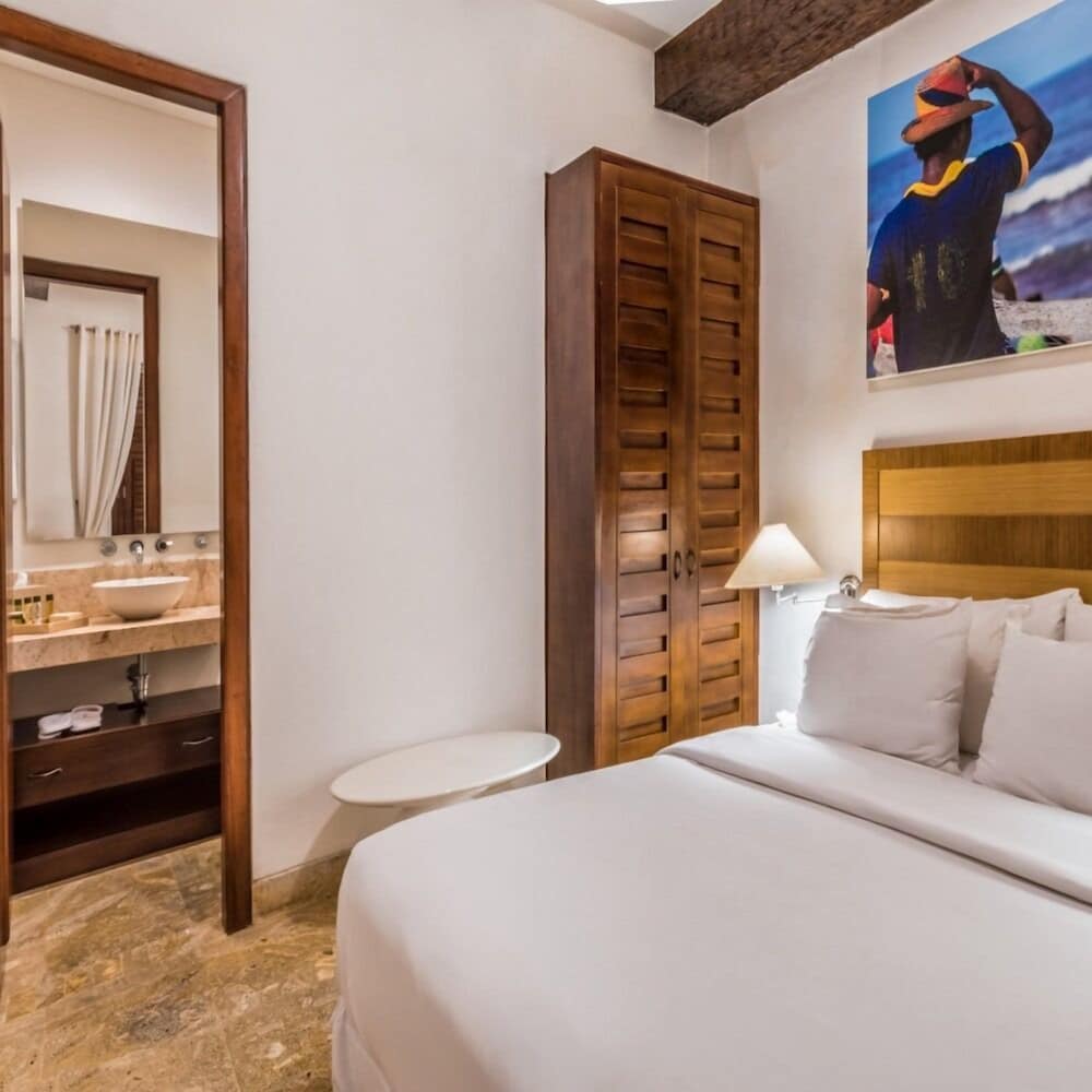 SUPERIOR, QUEEN BED