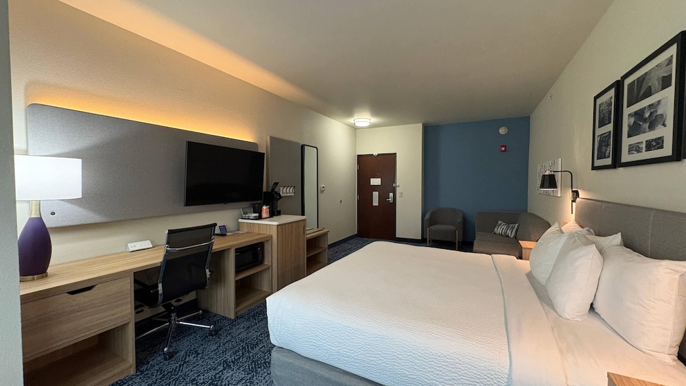Upgrade, Suite, King Bed, Sofa, Accessible