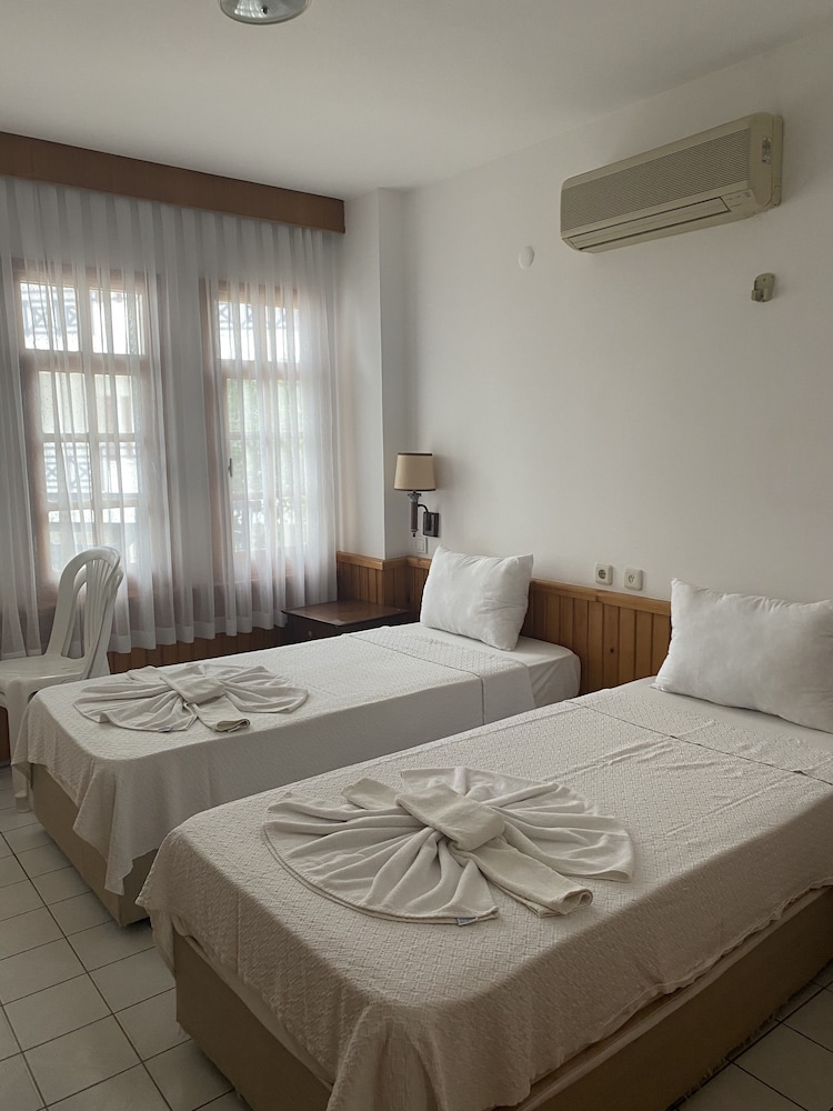 Naturella Hotel 32/82