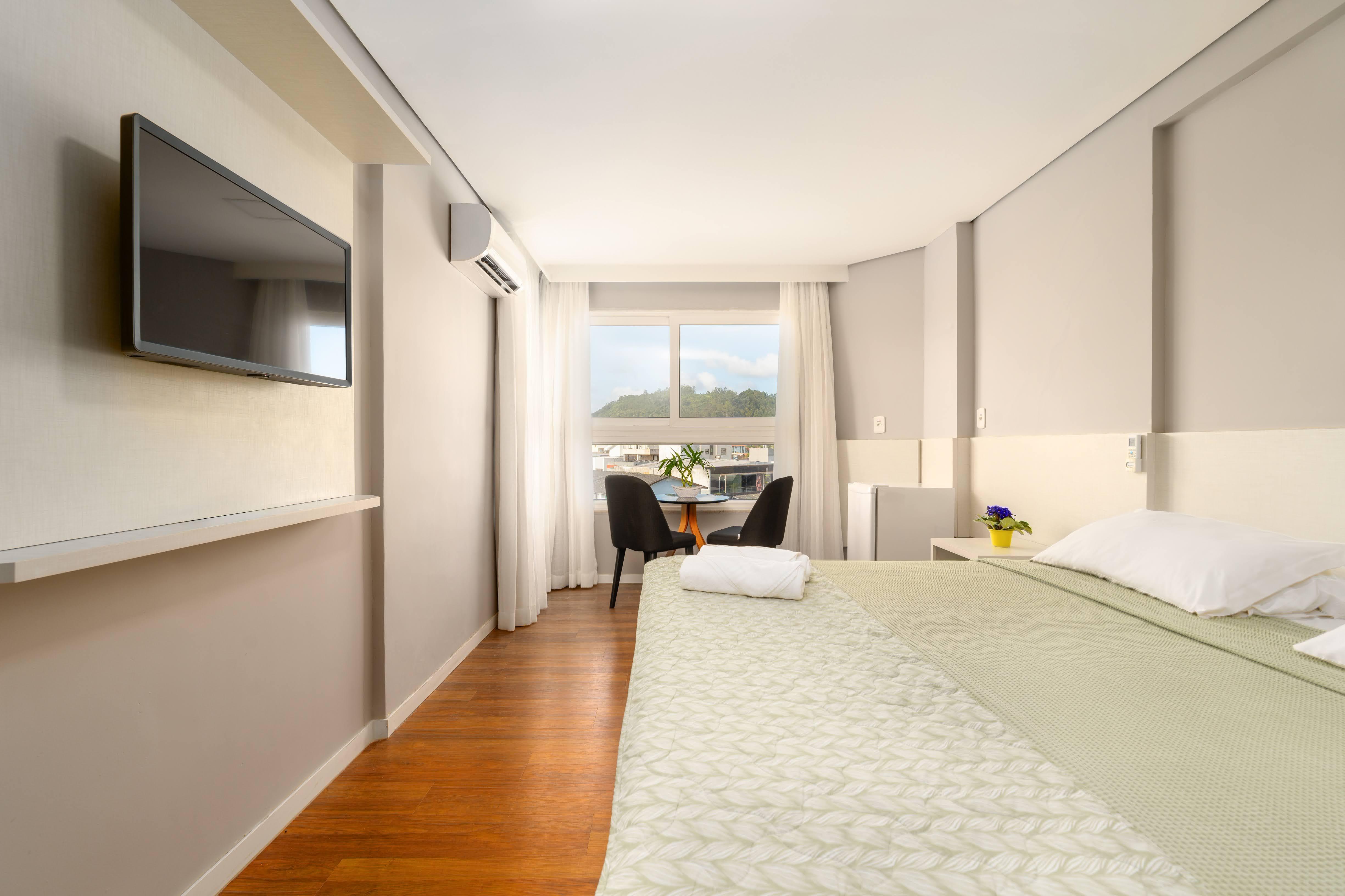 Superior, Suite, Street View