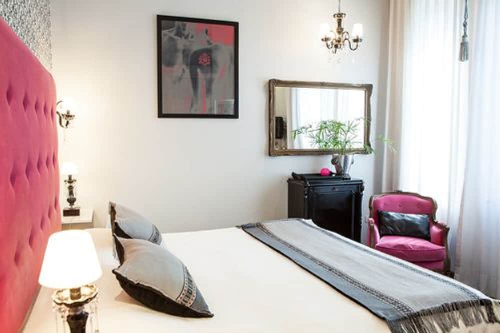 SUPERIOR, DOUBLE BED