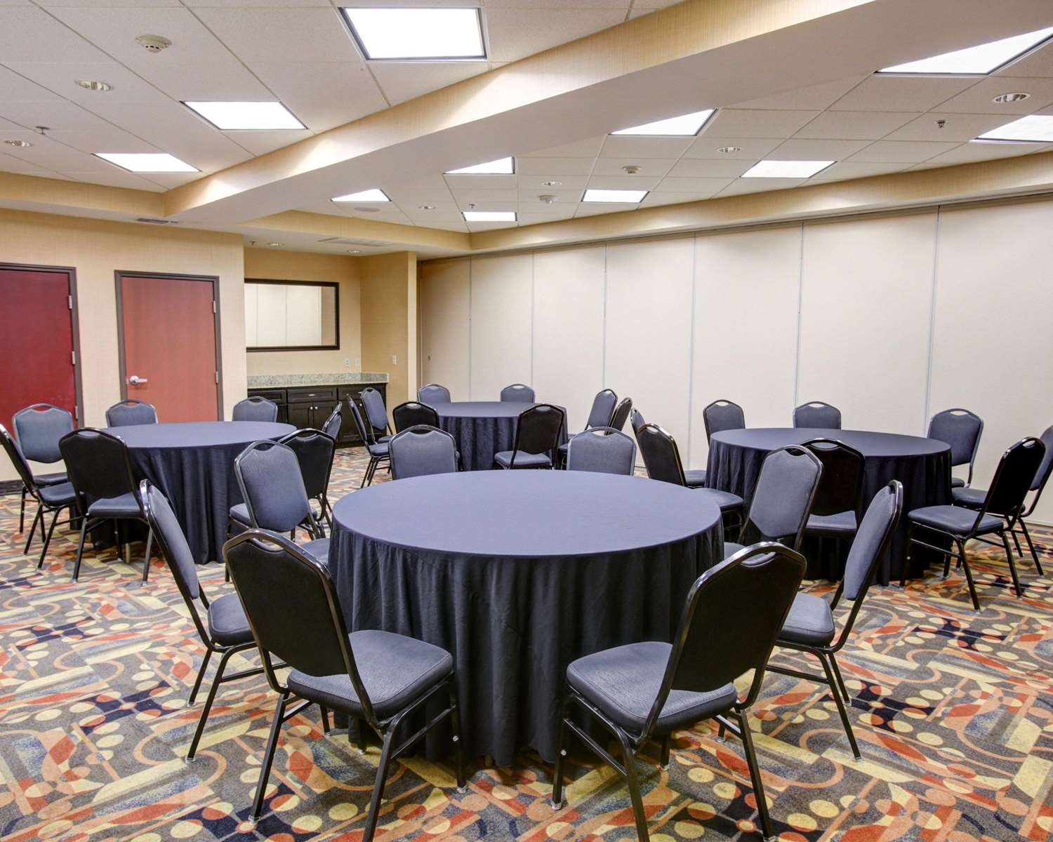 Comfort Suites Buda - Austin South 13/17